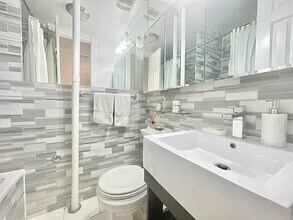 334 E 6th St in New York, NY - Building Photo - Building Photo