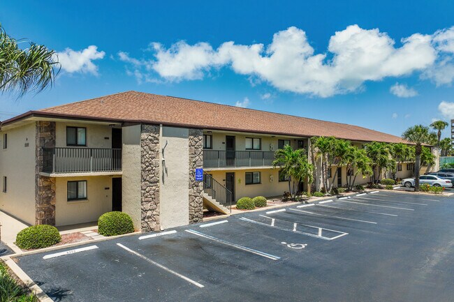 Windrush Condominiums in Cocoa Beach, FL - Building Photo - Building Photo