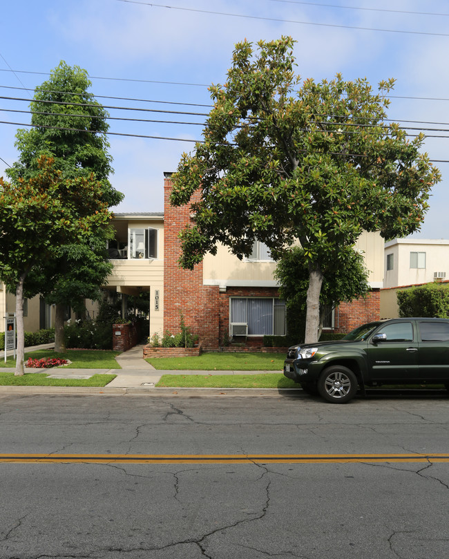 1015 N Louise St in Glendale, CA - Foto de edificio - Building Photo