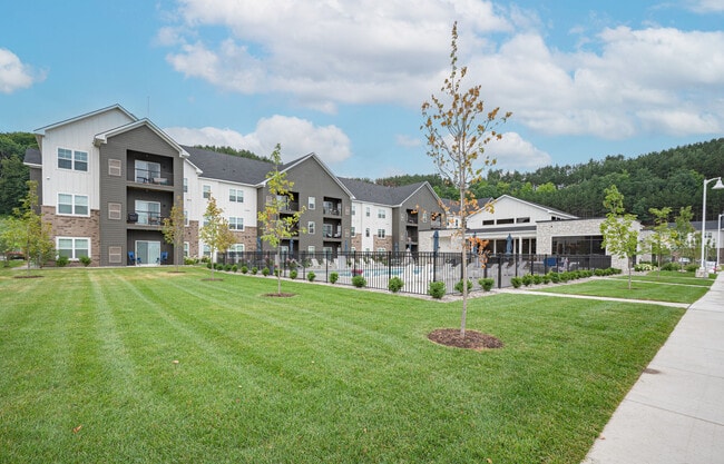 Legends Morgan Farms in Traverse City, MI - Building Photo - Building Photo