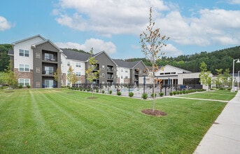 Legends Morgan Farms in Traverse City, MI - Foto de edificio - Building Photo