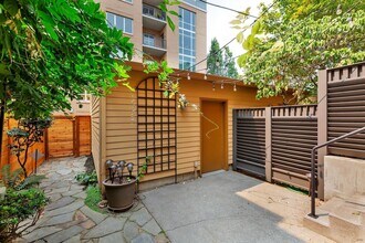 1409 NE 17th Ave in Portland, OR - Building Photo - Building Photo