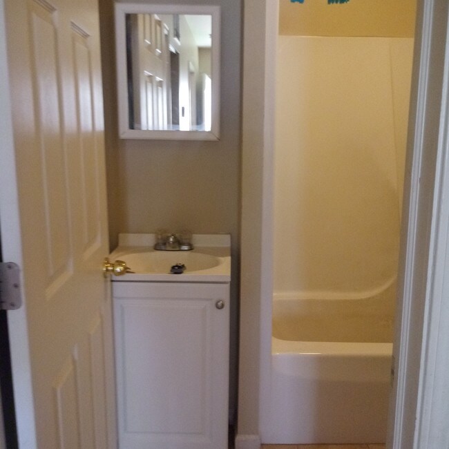 519 W Columbus Dr-Unit -1 in East Chicago, IN - Building Photo - Building Photo