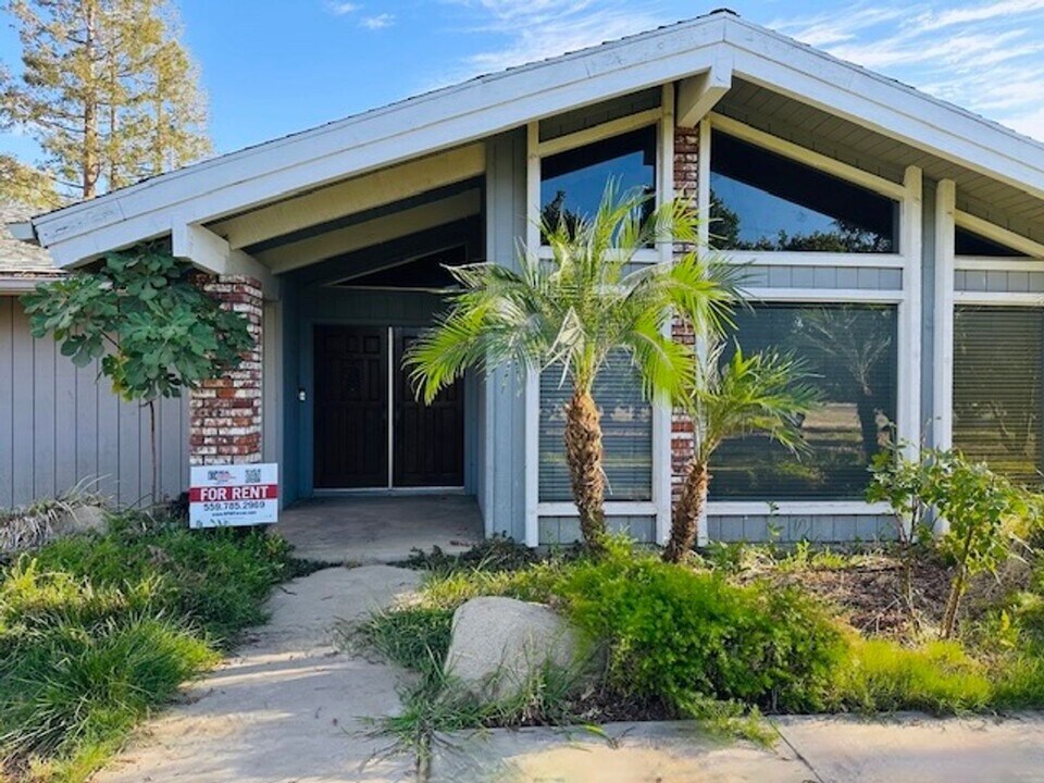 5388 E Shepherd Ave in Clovis, CA - Building Photo