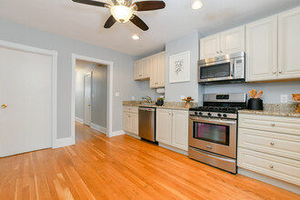 407 E 5th St, Unit 407 in Boston, MA - Building Photo - Building Photo