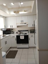 11183 NW 7th St in Miami, FL - Building Photo - Building Photo