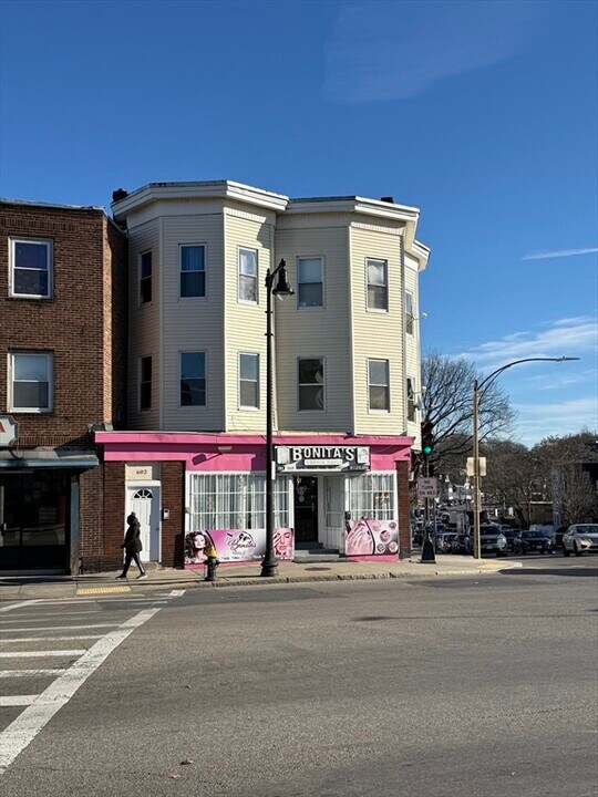 602 Hyde Park Ave in Boston, MA - Building Photo