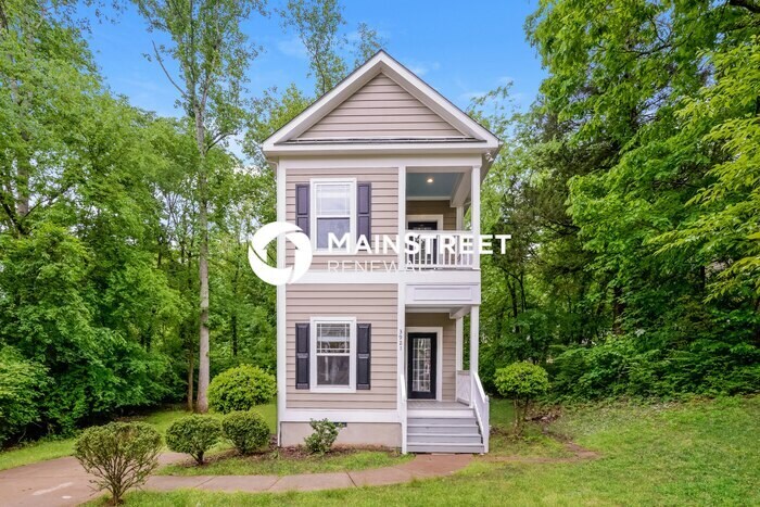 3921 Sky Dr in Charlotte, NC - Building Photo