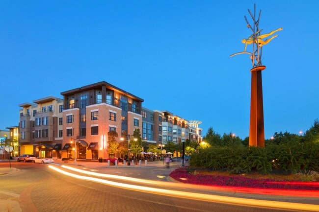 Excelsior & Grand in St. Louis Park, MN - Foto de edificio - Building Photo