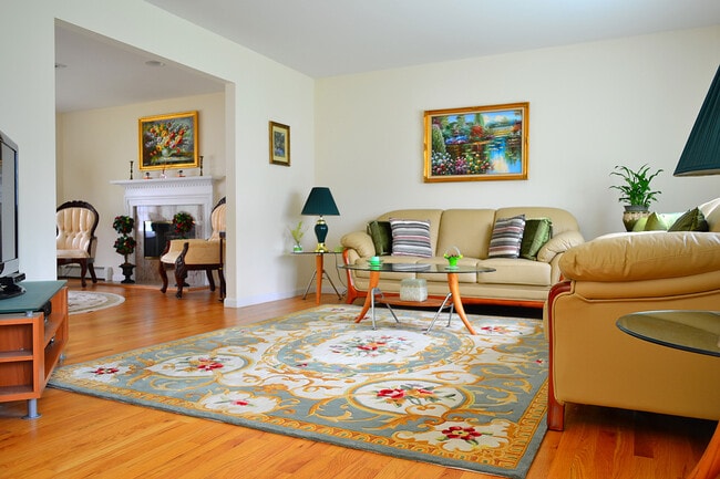 338 38th St in Lindenhurst, NY - Foto de edificio - Building Photo