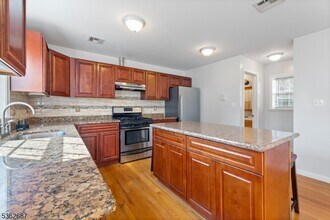 35 Clark St in Newark, NJ - Building Photo - Building Photo