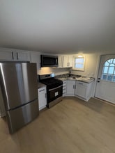 106 Railroad Ave in Salisbury, MA - Foto de edificio - Building Photo