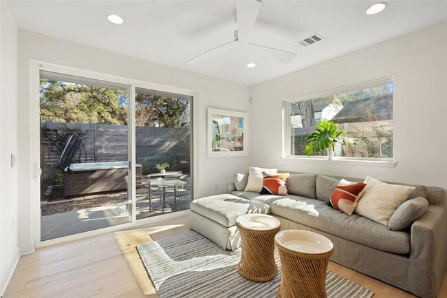 209 Ben Howell Dr in Austin, TX - Building Photo - Building Photo