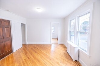 56 Marlboro Rd in Valley Stream, NY - Building Photo - Building Photo