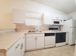 2527 Trailwood Dr in Cantonment, FL - Building Photo - Building Photo