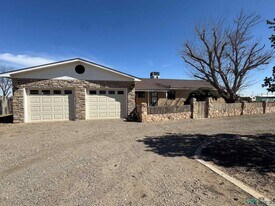 12 Mocking Bird Ln in Artesia, NM - Building Photo