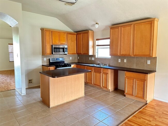 4527 Estate Dr in Baytown, TX - Building Photo - Building Photo