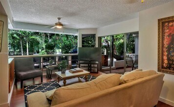 5845 SW 88th St in Pinecrest, FL - Building Photo - Building Photo