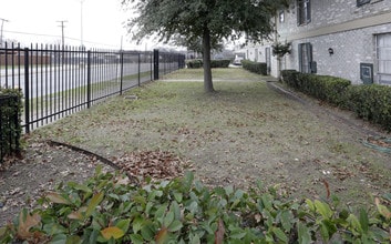 Fredricksburg Apartments in Dallas, TX - Building Photo - Building Photo