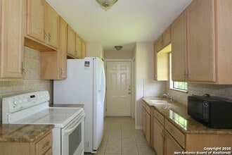 6827 Biscayne Dr, Unit Private Bedroom in San Antonio, TX - Building Photo - Building Photo