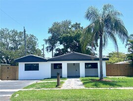 2421 N 56th Terrace in Hollywood, FL - Building Photo