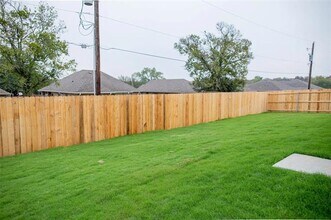 3104 Sonoma Trail in Ennis, TX - Foto de edificio - Building Photo