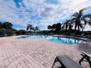 10601 Crossback Ln in Lehigh Acres, FL - Foto de edificio - Building Photo