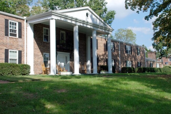 611 E Mountcastle Dr