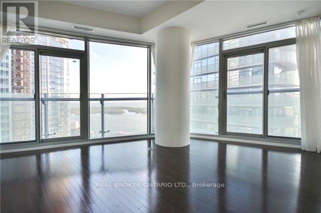 14-4414 York St in Toronto, ON - Building Photo