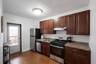 2461 N Clark St, Unit 2 in Chicago, IL - Building Photo - Building Photo