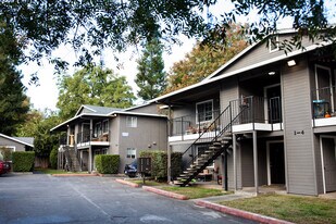 **Reserve for Summer 2026** 4 bedrooms ONE block from Downtown Chico in Chico, CA - Building Photo