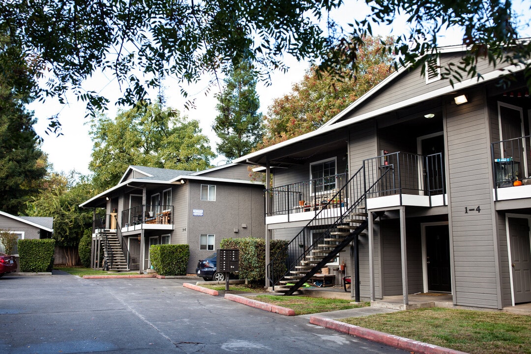 **Reserve for Summer 2026** 4 bedrooms ONE block from Downtown Chico in Chico, CA - Building Photo