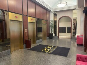 200 N Dearborn St in Chicago, IL - Building Photo - Building Photo