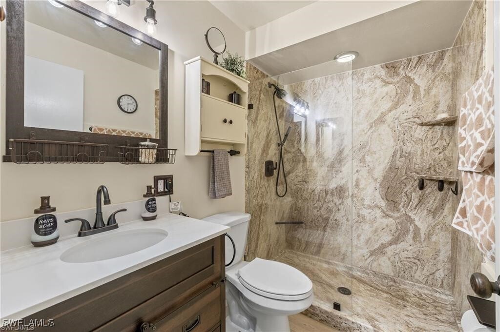 13264 White Marsh Ln in Ft. Myers, FL - Foto de edificio