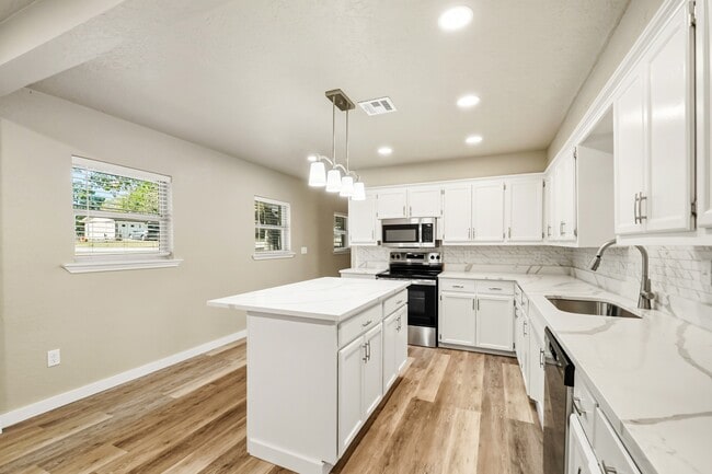 243 Orchard St in Lone Grove, OK - Building Photo - Building Photo