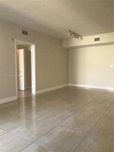 2775 NE 187th St, Unit 327 in Aventura, FL - Building Photo - Building Photo