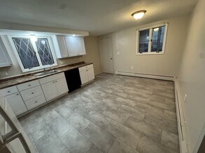 48 Fisher St, Unit 48 in Lowell, MA - Building Photo - Building Photo