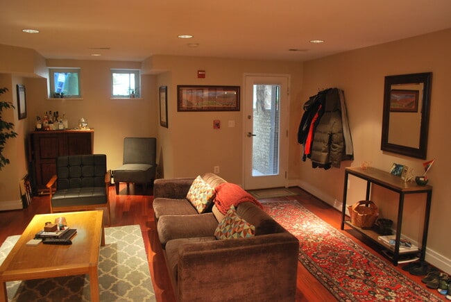 1822 New Hampshire Ave NW, Unit Garden Level in Washington, DC - Building Photo - Building Photo