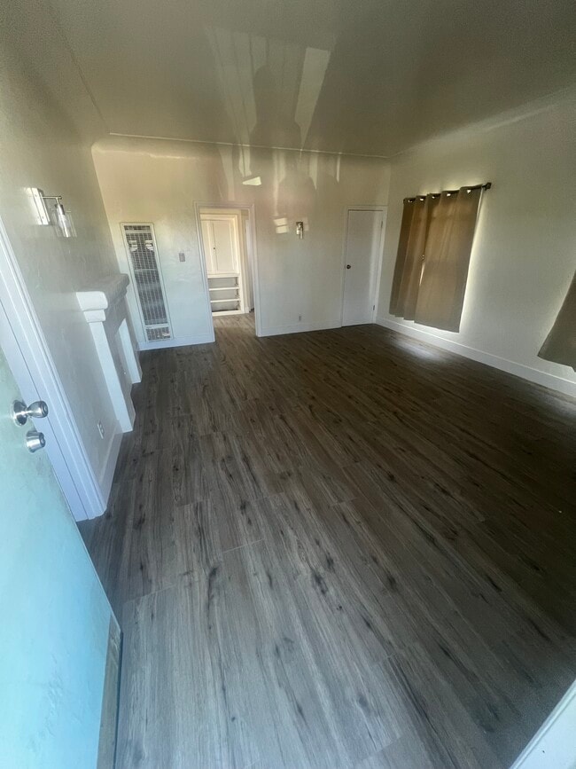 1519 1/2 S Redondo Blvd, Unit 1519 1/2 S Redondo Blvd in Los Angeles, CA - Building Photo - Building Photo