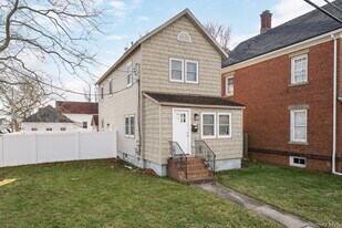 38 S Front St in Farmingdale, NY - Building Photo