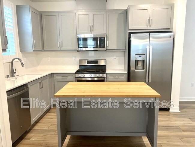 property at 5465 Seacliff Pl