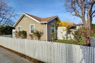 2108 Table Rock Rd in Medford, OR - Building Photo - Building Photo