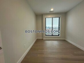 ONE52 - Luxury Apartments in East Boston, MA - Building Photo - Interior Photo
