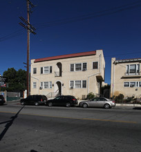 4537 Fountain Ave in Los Angeles, CA - Building Photo - Building Photo