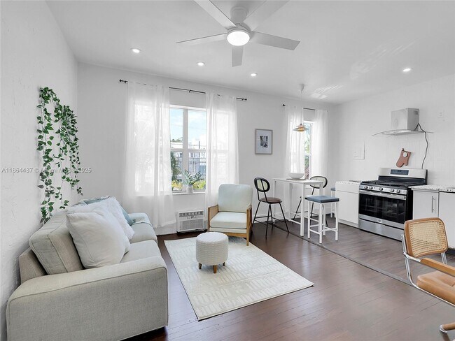 1618 Michigan Ave in Miami Beach, FL - Building Photo - Building Photo