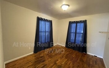 2125 W Nichols St in Springfield, MO - Building Photo - Building Photo