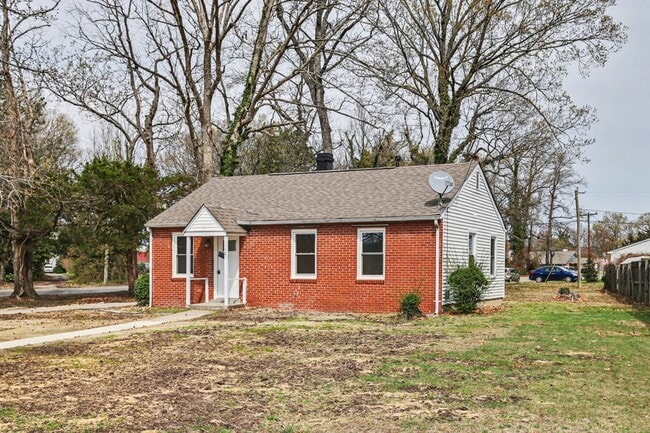 101 Rosewood Dr in Hampton, VA - Foto de edificio - Building Photo