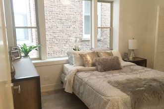 3351 W Crystal St, Unit 1 in Chicago, IL - Foto de edificio - Building Photo