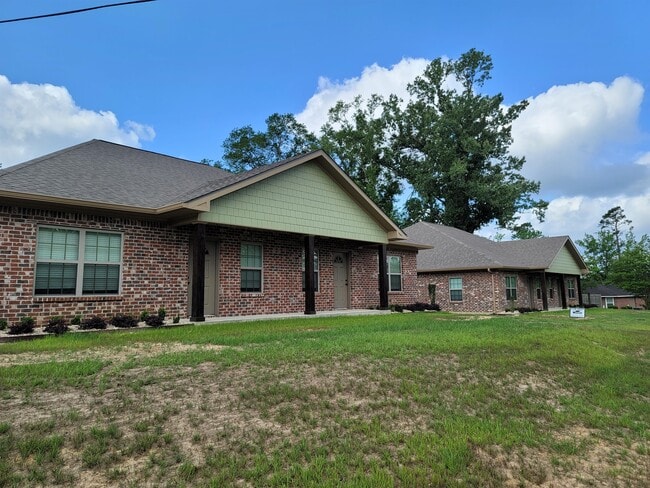 145 Canterberry St in Dequincy, LA - Building Photo - Building Photo