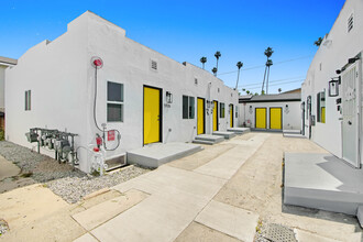 5928 S Hoover St in Los Angeles, CA - Building Photo - Building Photo